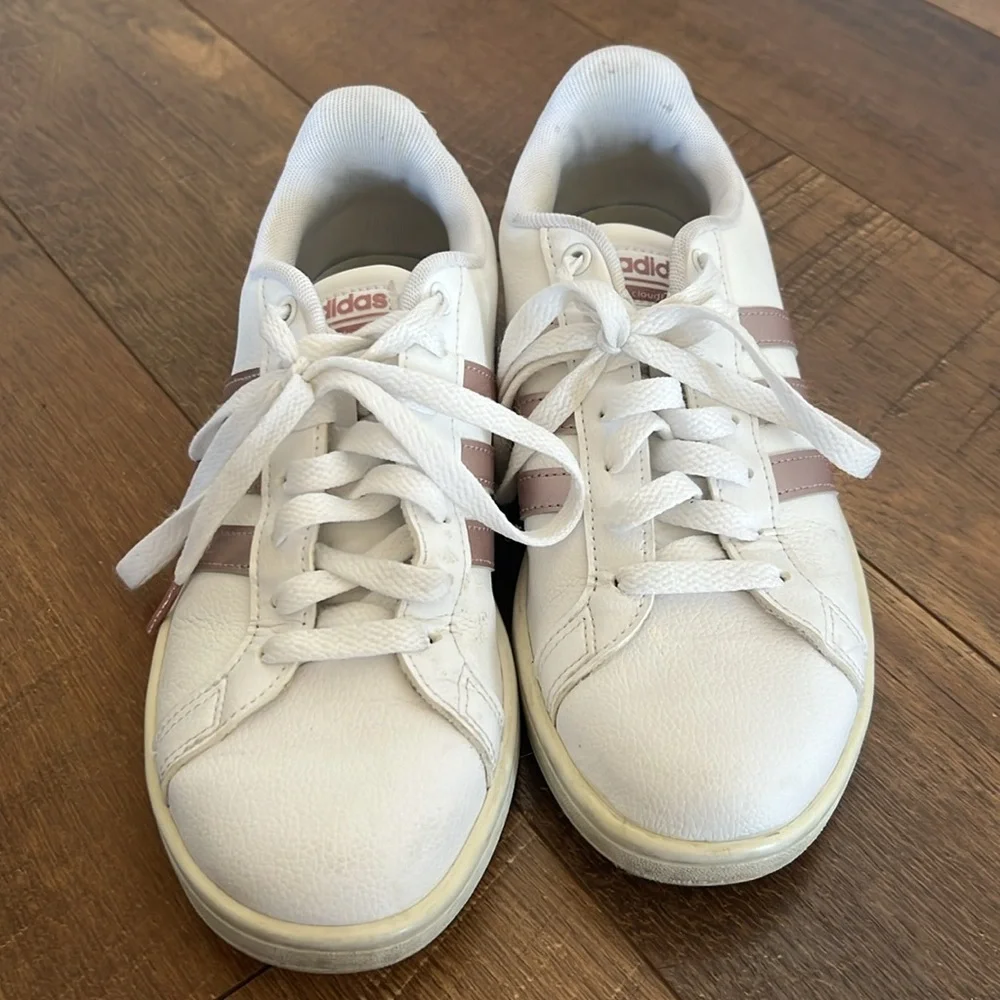 Adidas White and Pink Sneakers Low-Top Design - Picture 7 of 8